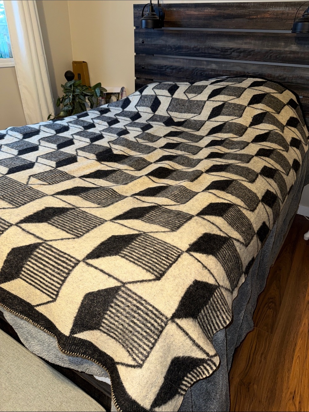 VTG Horn Bros 100% Pure Wool Blanket Mid-Century 3D Geometric Cube MCM 83x68.5